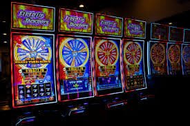 Live dealer offering immersive casino games on xhamster19
